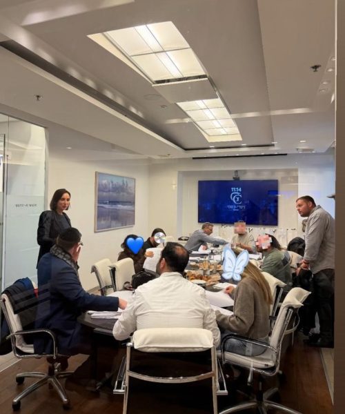 קבוצת רוכשים בירושלים