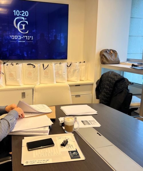 קבוצת רוכשים בירושלים