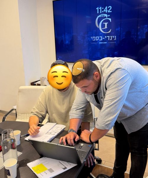 קבוצת רוכשים בירושלים