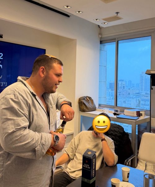 קבוצת רוכשים בירושלים